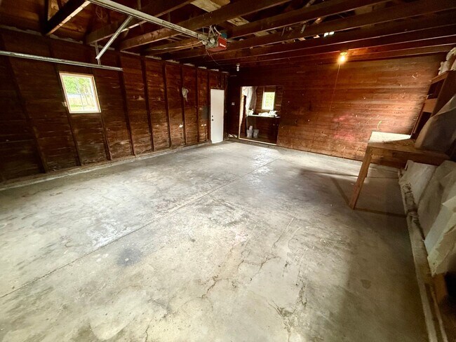 Building Photo - Spacious 4-Bedroom Home with Detached Garage & Large Yard in Clarkston