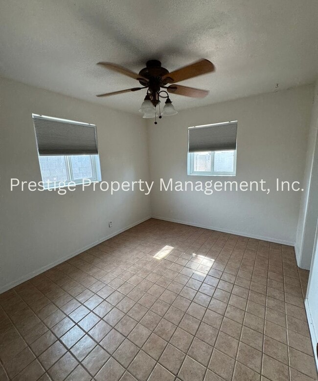 Building Photo - This 4/2 East Side Charmer Wont Last Long!