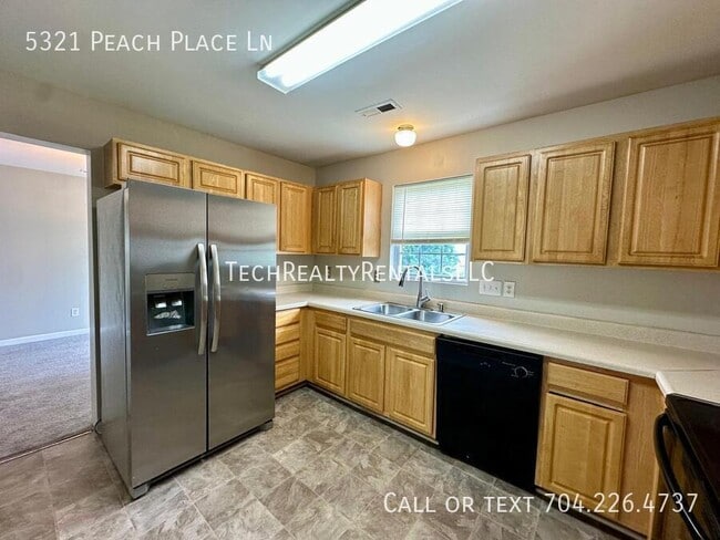 Building Photo - 5321 Peach Pl Ln