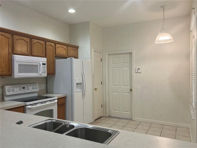 Building Photo - 9806 Fan Palm Way