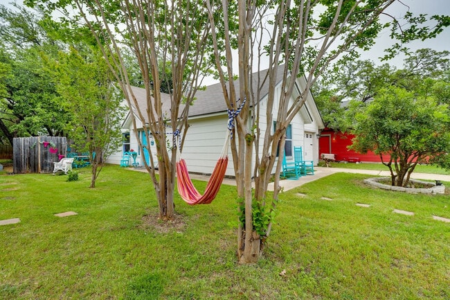 Building Photo - 1208 E 3rd St