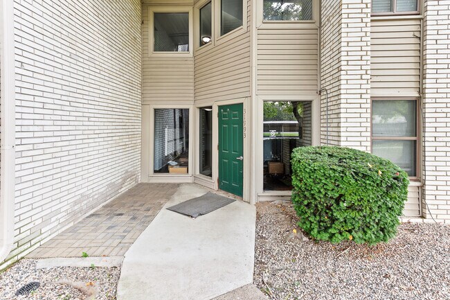 Building Photo - 31993 W 12 Mile Rd