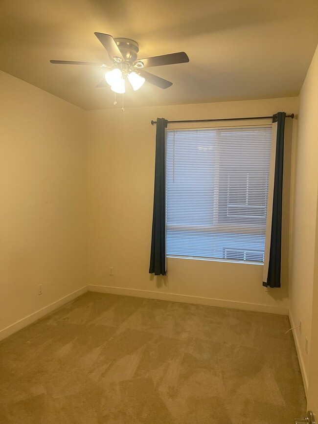 Building Photo - Just Reduced!! Charming 3 Bed/3 Ba Townhou...
