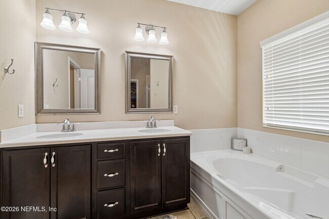 Building Photo - 206 Mission Cove Cir
