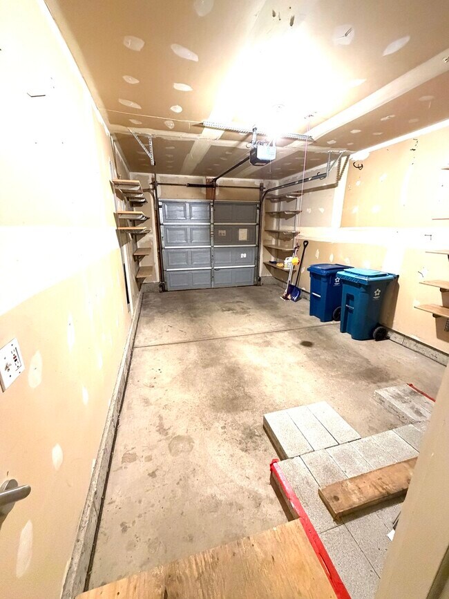 Building Photo - 2314 Woodside Dr