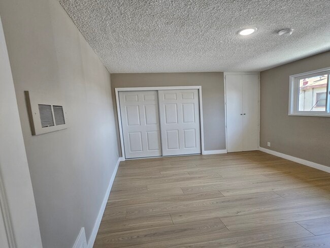 Building Photo - 14037 Oxnard St