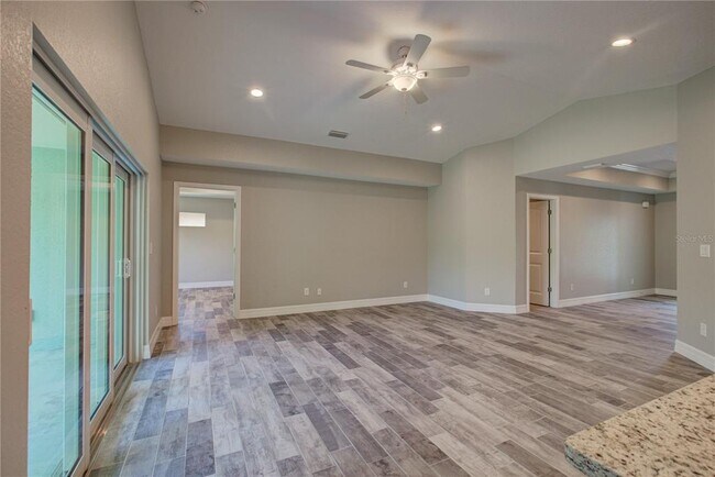 Building Photo - 129 Glades Dr