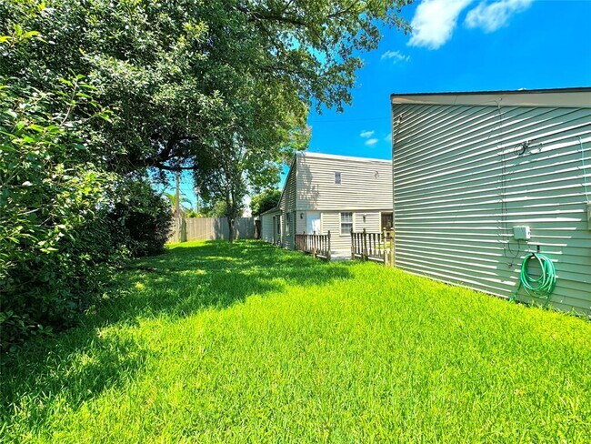 Building Photo - 7743 Portal Dr