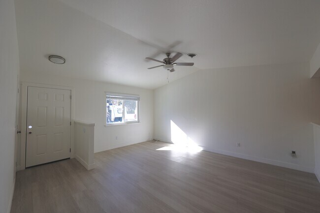 Building Photo - 761 Almond St