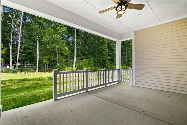 Building Photo - 8627 Fleetwood Dr