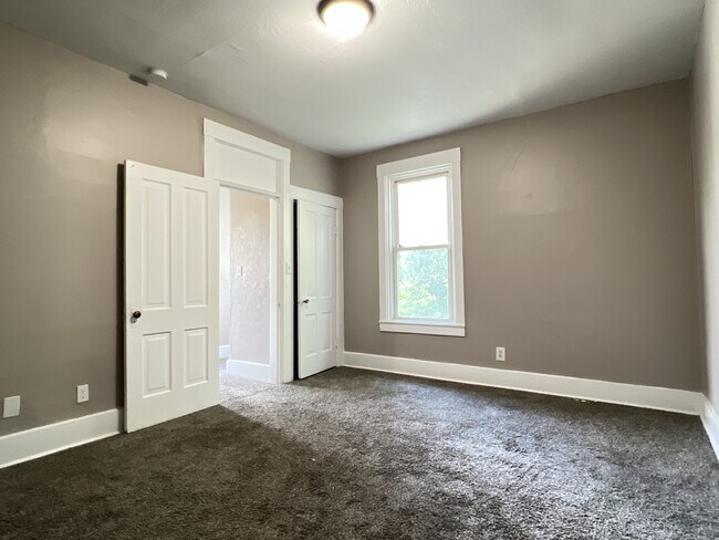 Building Photo - 651 Caledonia Pl