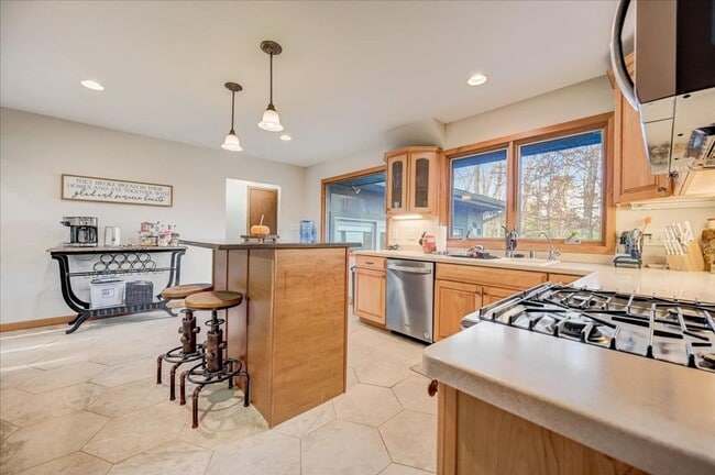 Building Photo - Spacious Elm Grove 3BR/2BA Ranch Single Fa...