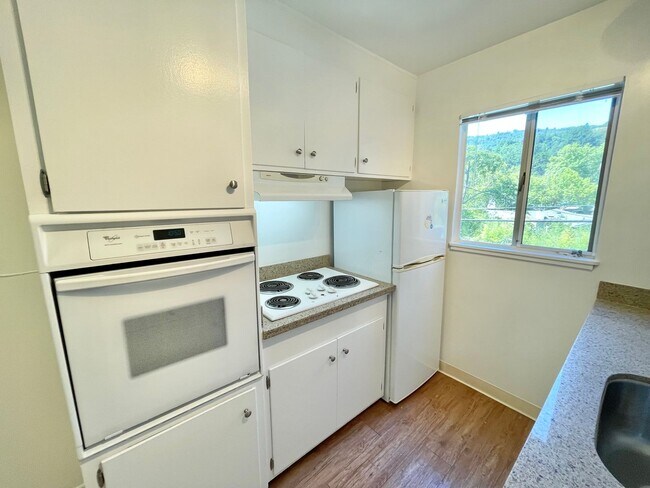 Building Photo - Sunlit 2BD/1BA w/ Private Balcony + Backyard! New Carpet! Assigned Parking! PROGRESSIVE