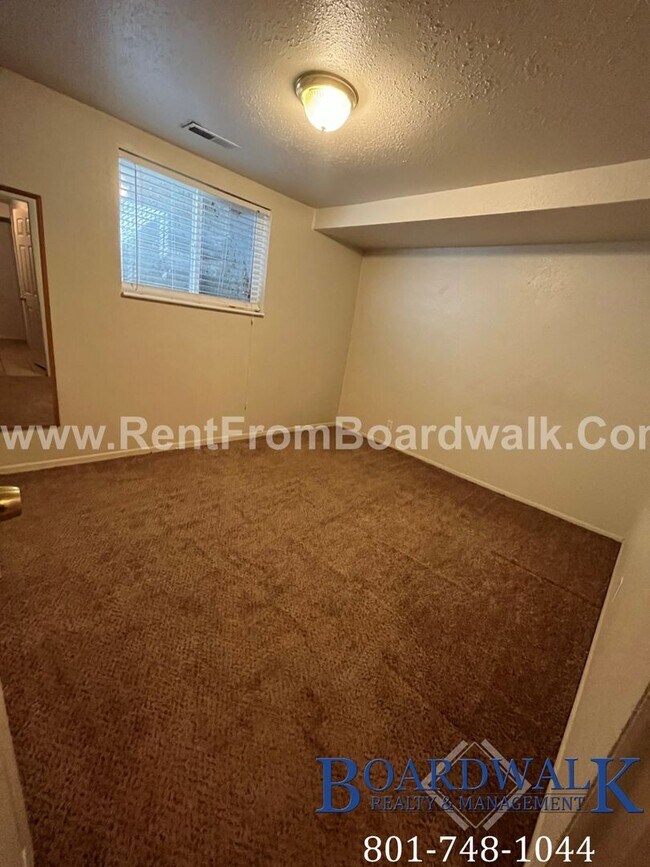 Building Photo - 1785 Lincoln Ln