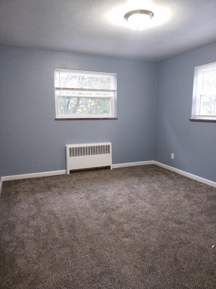 Building Photo - 3131 Mozart Ave