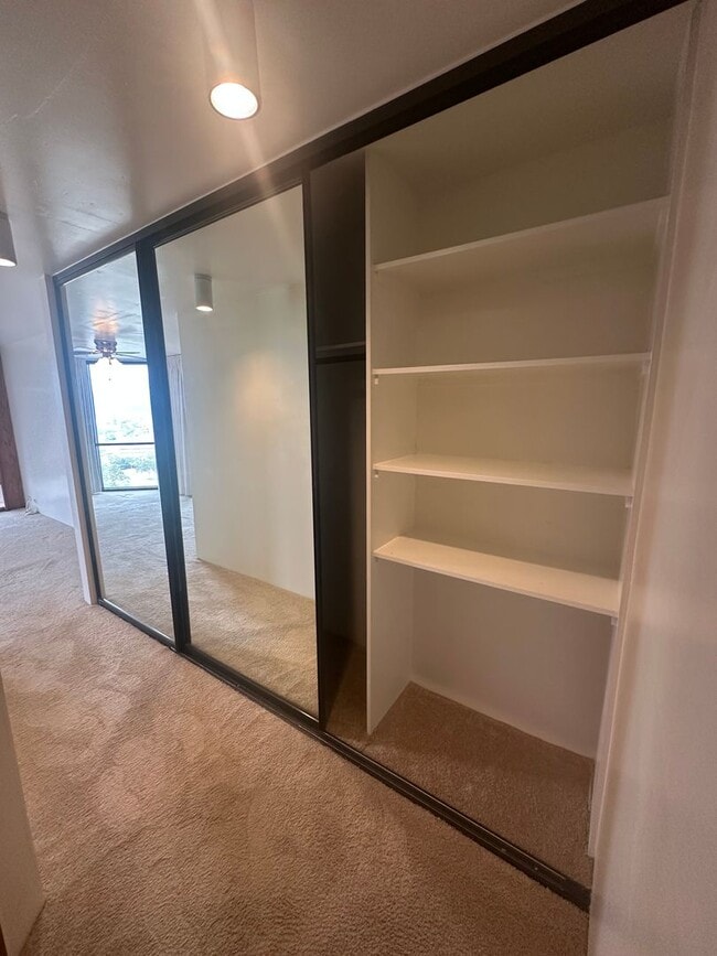 Building Photo - **PET FREINDLY** 2 BD / 1 BA Unit in Honolulu!