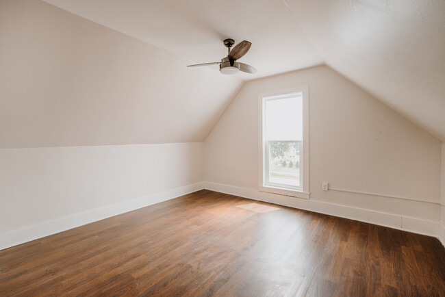 Master bedroom - upper - 1121 12th Ave