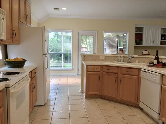 Building Photo - 114 N Queenscliff Cir