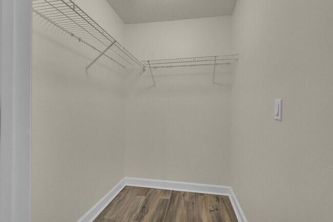 Building Photo - Beautifully remodeled 1B/1B Unfurnished Co...