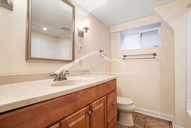 Building Photo - Beautiful Home With Central A/C and Enclosed Backyard