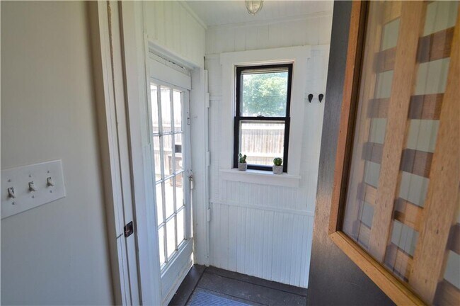 Building Photo - 108 Ormerod Ave
