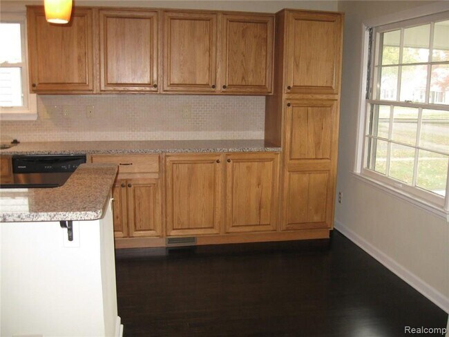 Building Photo - 141 De Villen Ave