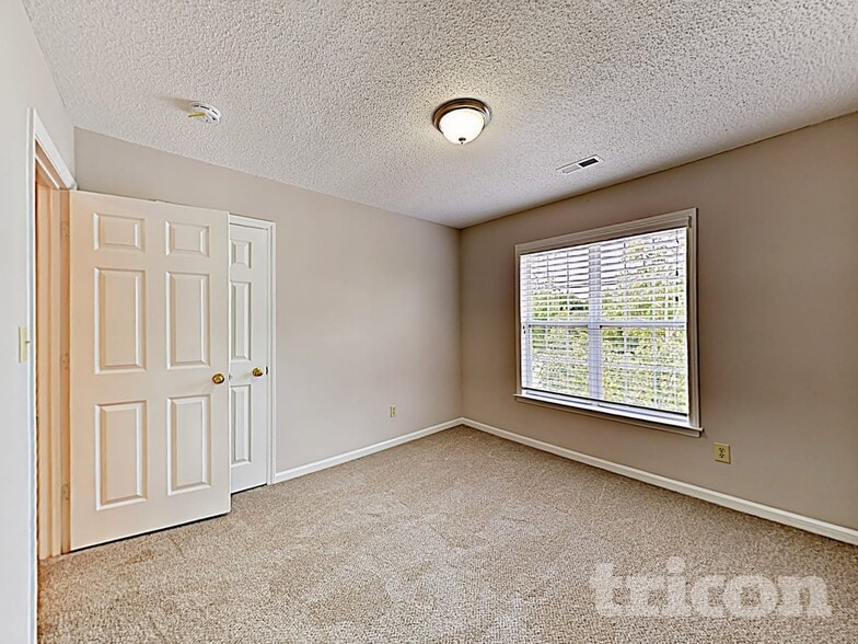 Building Photo - 2207 Planters Knoll Ln