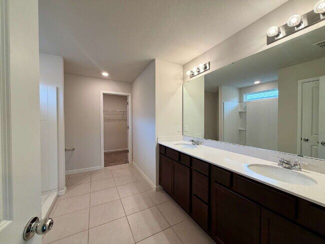 Building Photo - 30561 Gilbern Rd