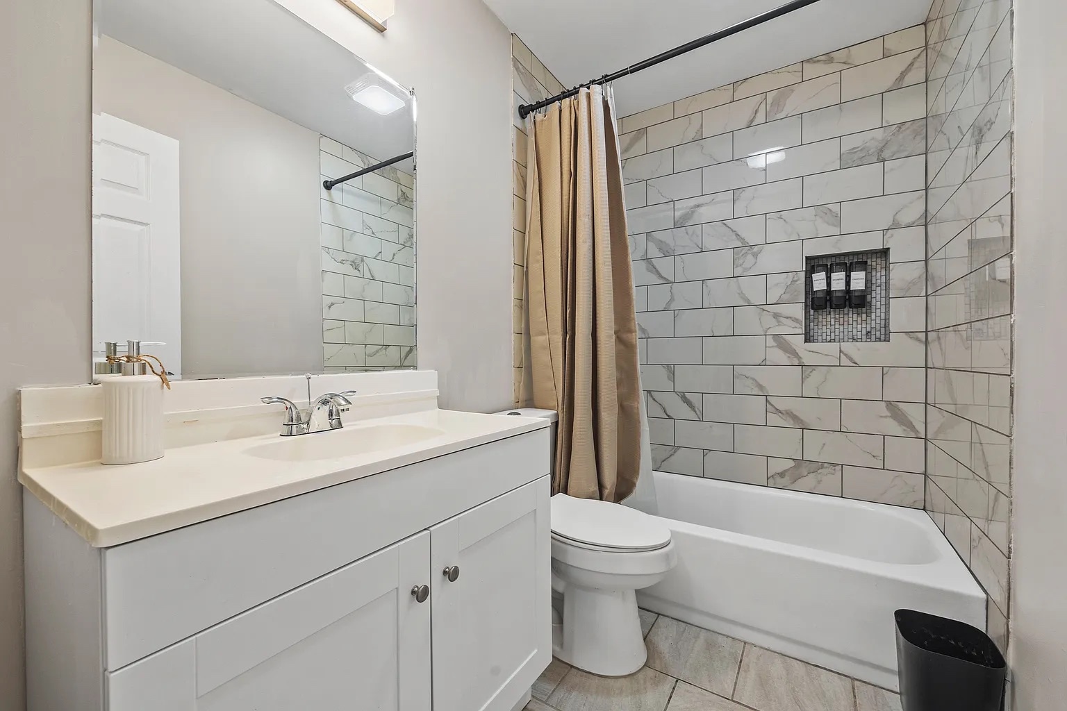 Building Photo - Room in House on Ayrshire Cir NW