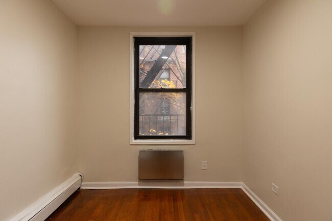 Building Photo - 1275 E 51st St