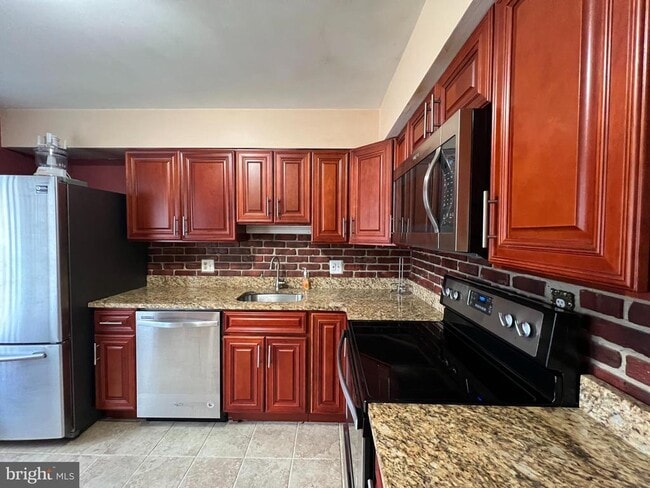 Building Photo - 5880 Whisper Way