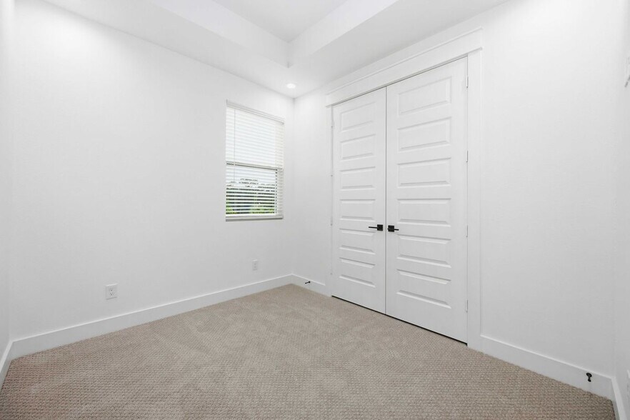 Building Photo - 6627 Katarani Dr