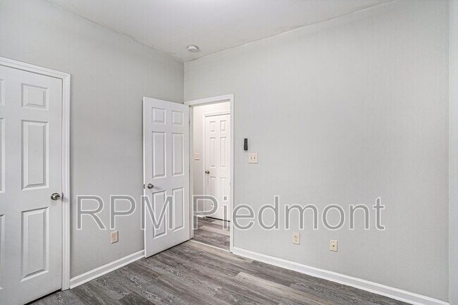Building Photo - 2829 3rd Ave SW