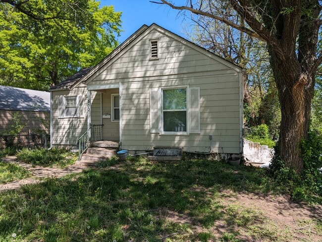 Primary Photo - 500 W Southside Blvd