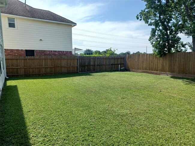 Building Photo - 13414 Beechglen Ln
