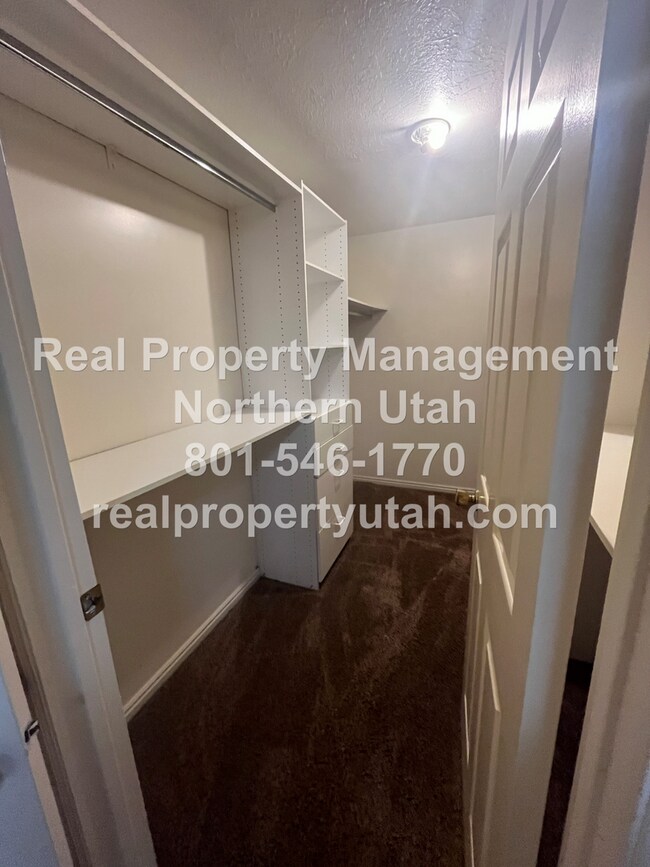 Building Photo - Large 5 Bedroom Home In Farmington Coming ...