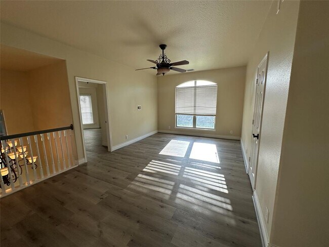 Building Photo - 5703 Saragosa Dr