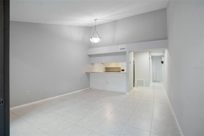 Building Photo - 4717 Winslow Beacon
