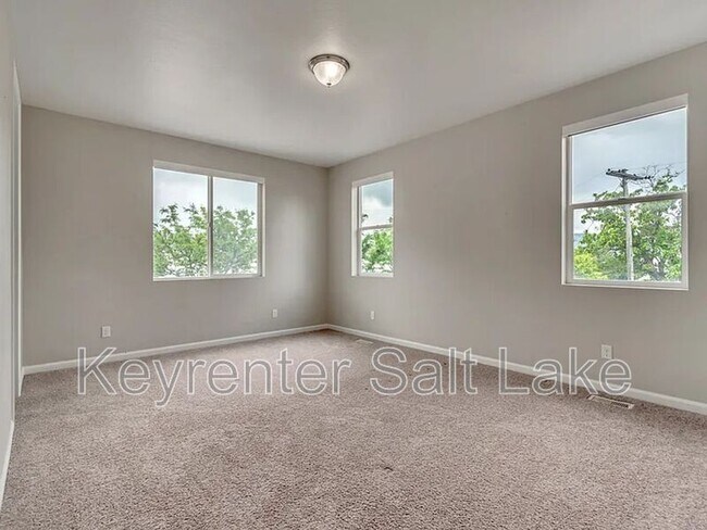 Building Photo - 31 N Palomino Way