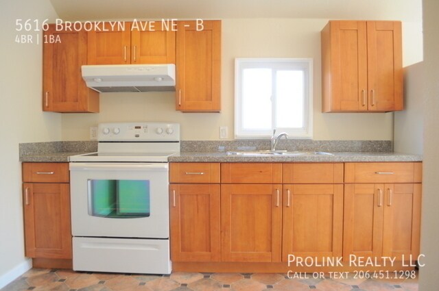 Building Photo - 5616 Brooklyn Ave NE