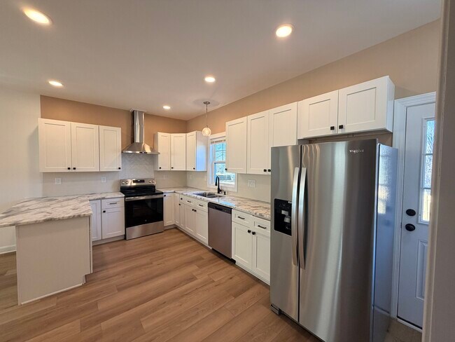 Building Photo - 126 East End Ave