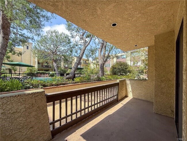 Building Photo - 497 E California Blvd