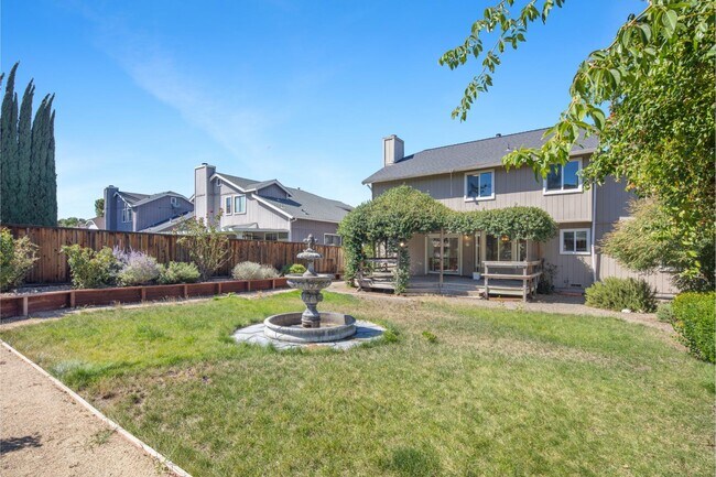 Building Photo - 512 Bluerock Dr