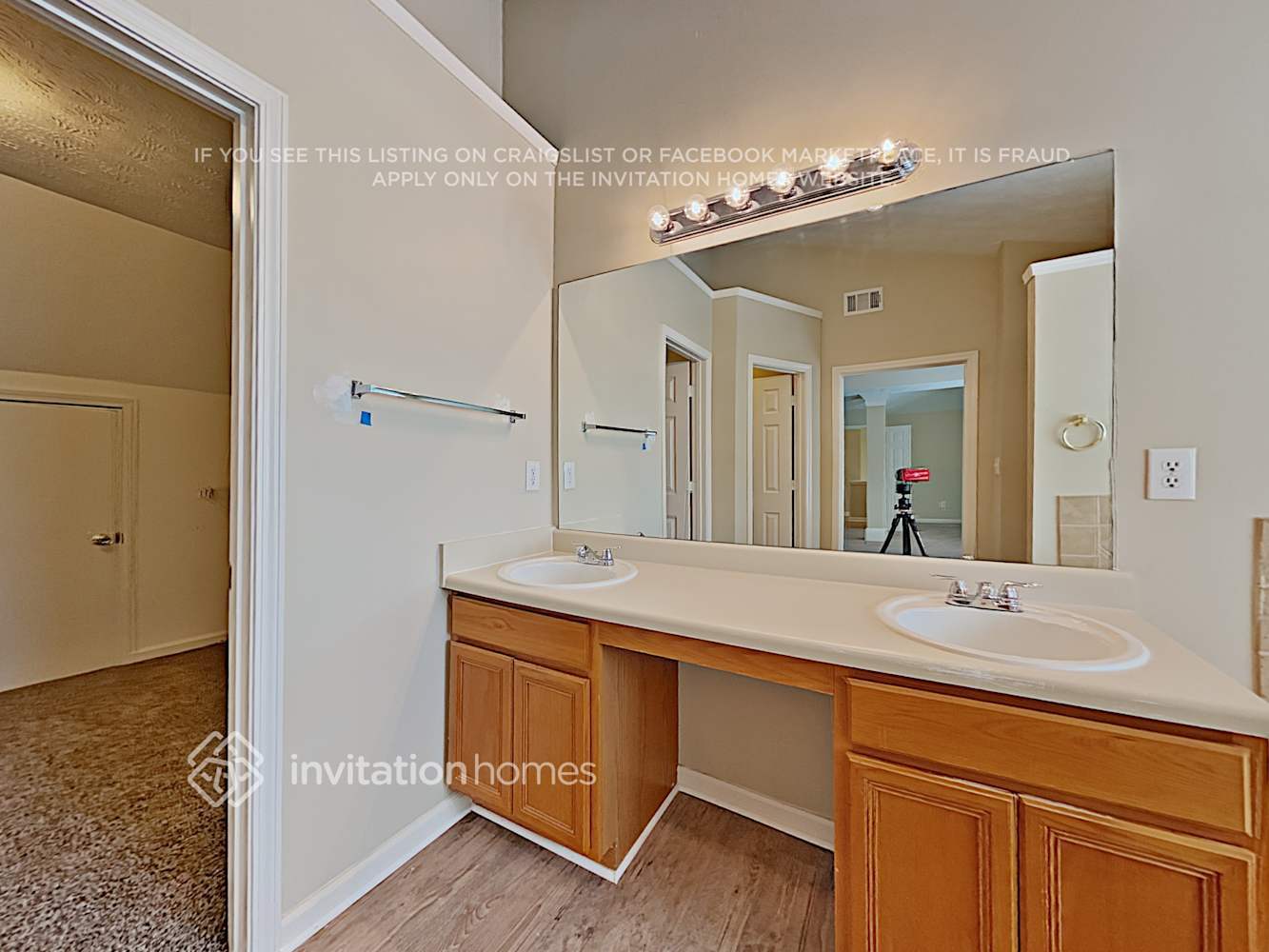 Building Photo - 320 Birchmere Close SW
