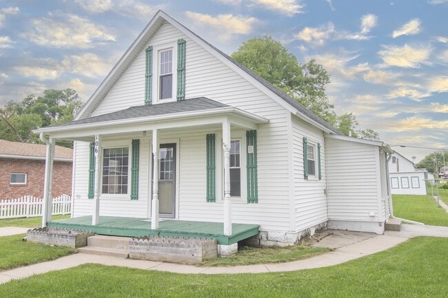 Building Photo - 106 W Pine St