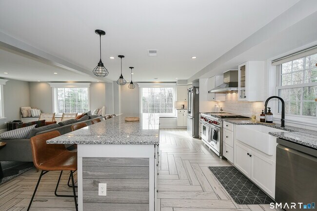 Building Photo - 50 1/2 Mountain Spring Rd