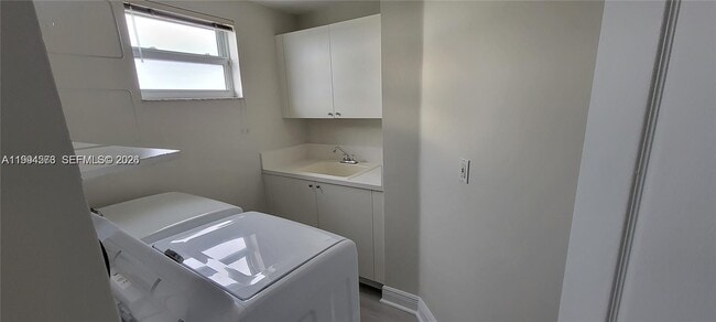 Building Photo - 10730 NW 66th St