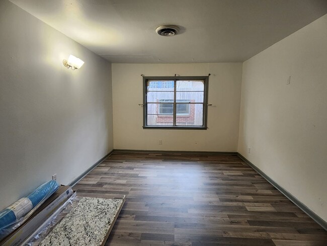 Building Photo - 2430 Highland Ave