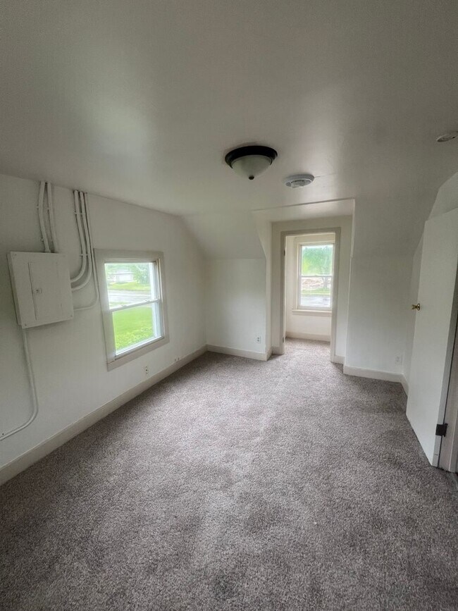 Building Photo - 2417 W Jolly Rd