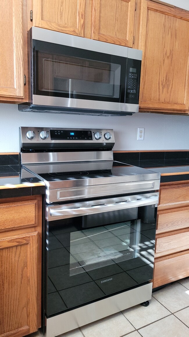 Building Photo - 324 Wright St